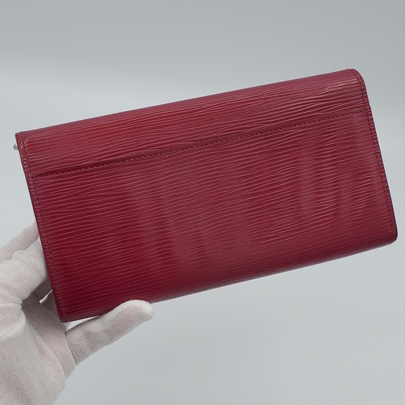 ๐ SOLD ๐ Louis Vuitton Fuchsia Epi Leather Sarah Wallet - Picture 2 of 16